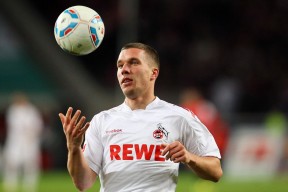 kaiyun体育app-“速度与激情”的碰撞：顶尖车手激烈竞争瞬间，速度与激情车手排名