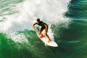 开云官方-“英超精彩不断，逆转场面令人震撼”，英超精彩视频