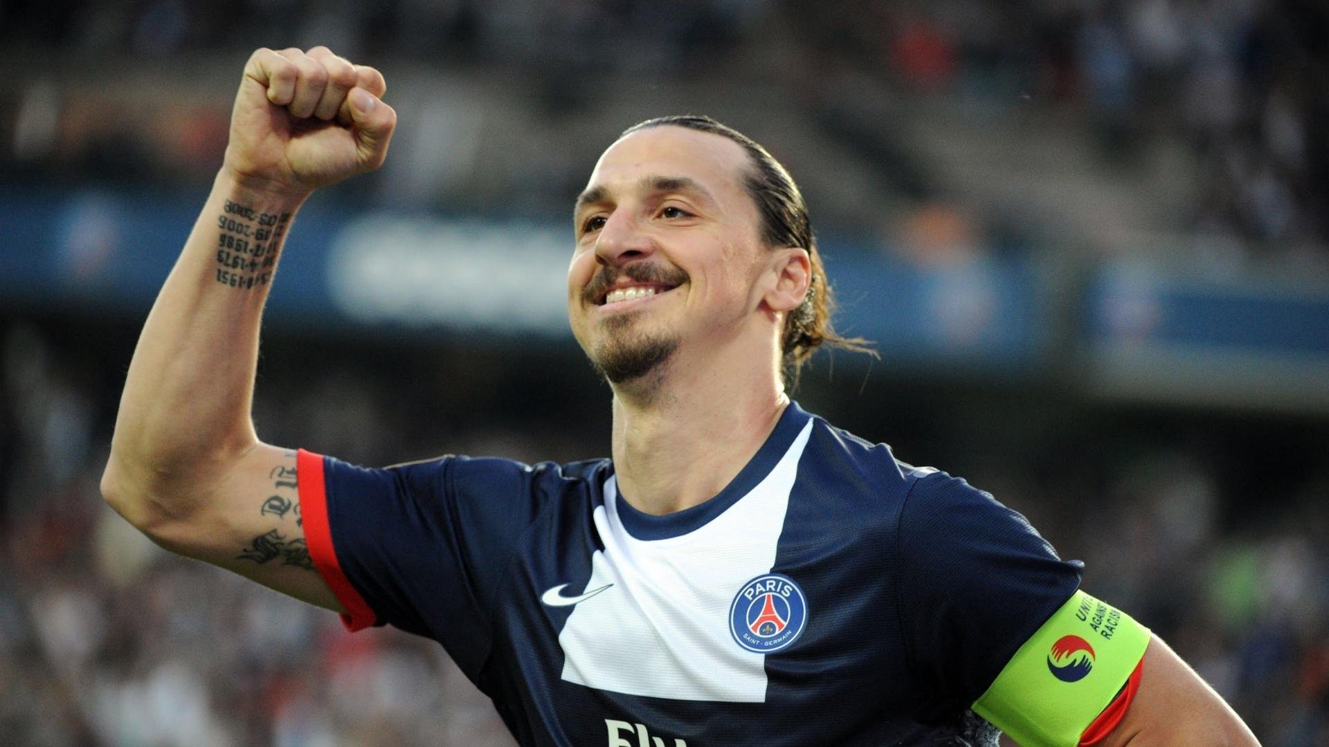 墨西哥队后卫佩雷斯在巴黎奥运会上表现出色，墨西哥洛佩斯